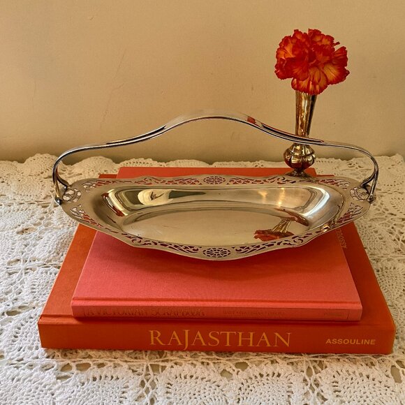 Vintage Silver Plate Oval Tray with Handle/ Blush Coloured Linen Crochet Napkin - Picture 2 of 16